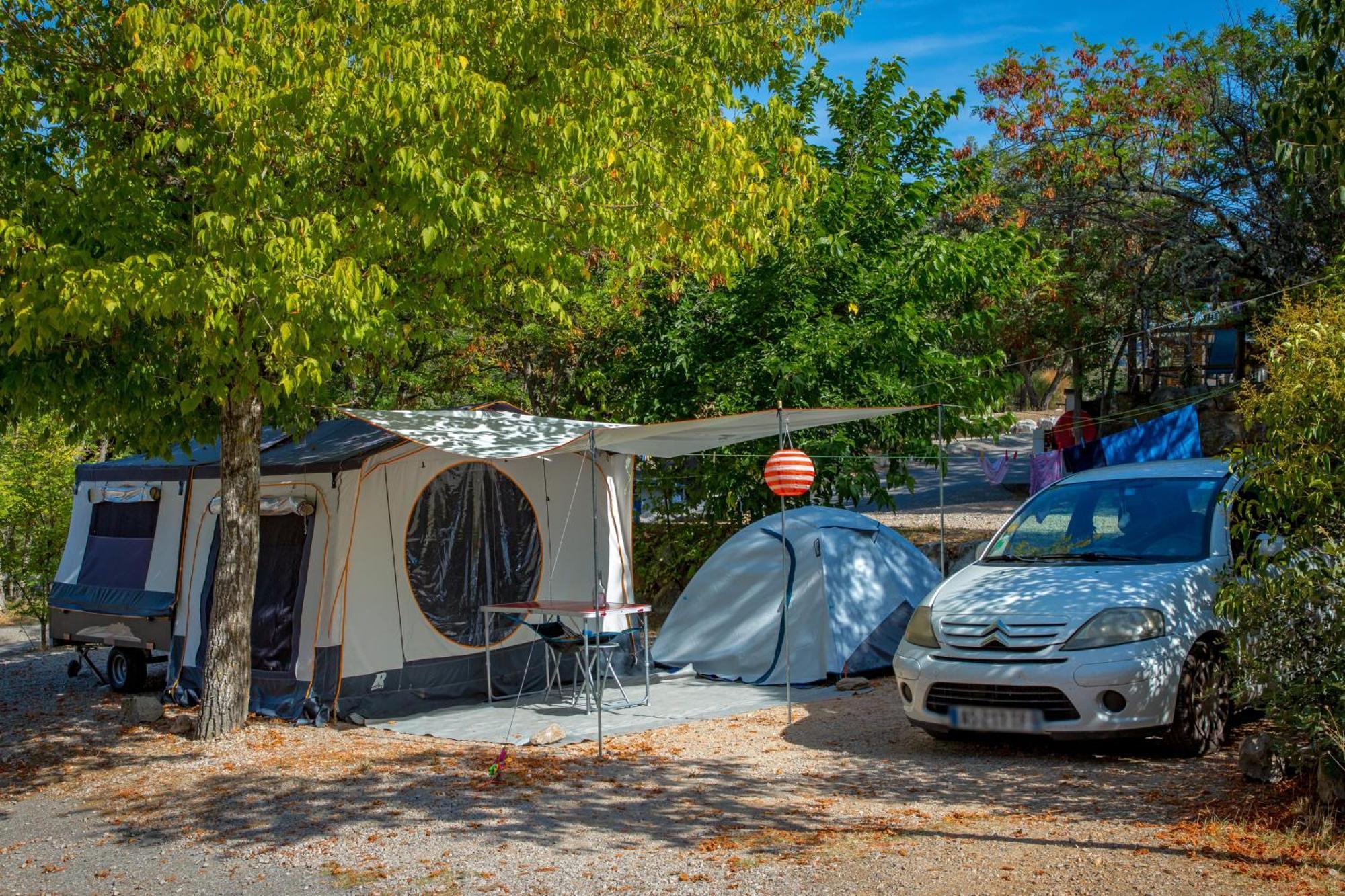 Camping Paradis La Pinede Hotel Greoux-les-Bains Exterior photo